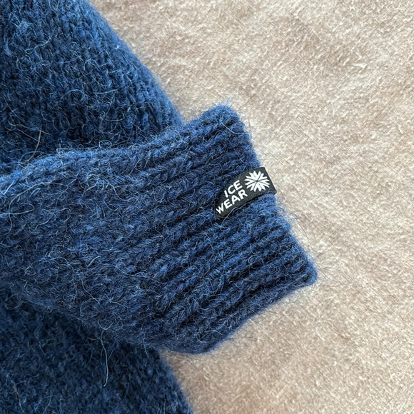Icelandic Woolen Sweater - Picture 3 of 8